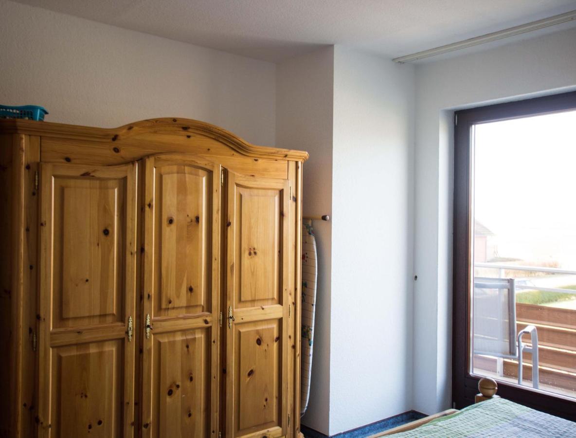 Ferienwohnungen-Neue-Tiefe-Wohnung-Kleiderbuegel Neue Tiefe Fehmarn Luaran gambar