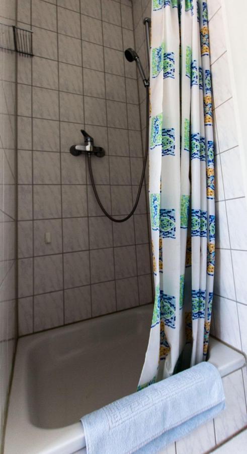 Ferienwohnungen-Neue-Tiefe-Wohnung-Kleiderbuegel Neue Tiefe Fehmarn Luaran gambar