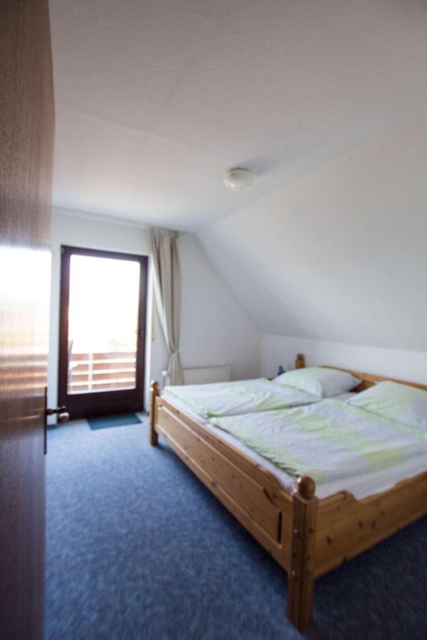 Ferienwohnungen-Neue-Tiefe-Wohnung-Kleiderbuegel Neue Tiefe Fehmarn Luaran gambar