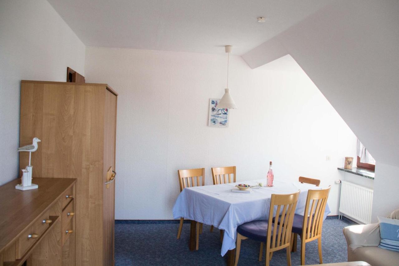 Ferienwohnungen-Neue-Tiefe-Wohnung-Kleiderbuegel Neue Tiefe Fehmarn Luaran gambar